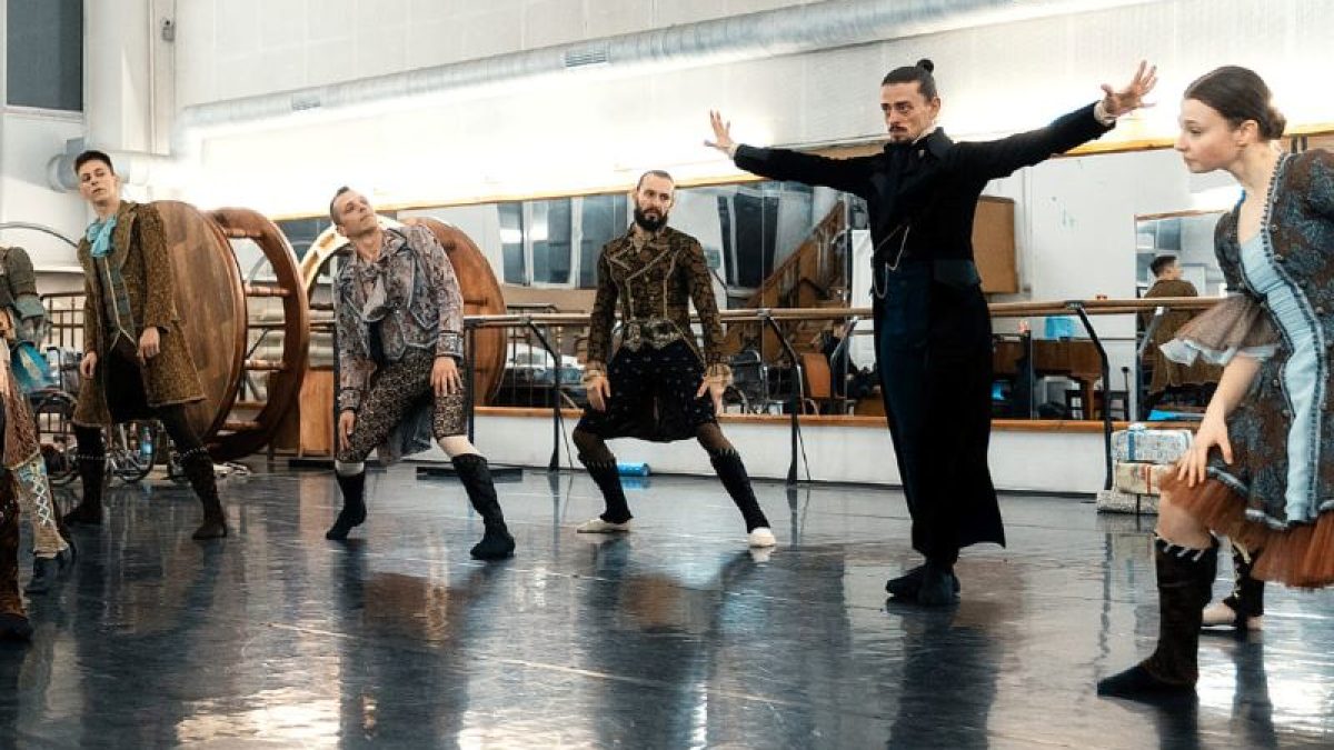 A fairy-tale debut. Choreographer Serhii Kon stages the ballet “A Minute Before Christmas”